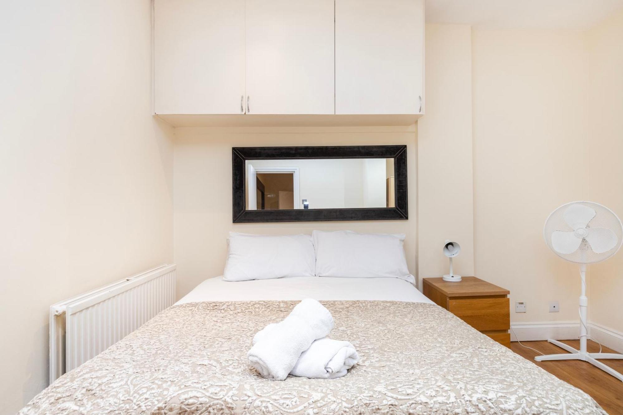 Hyde Park Rooms & Apartments Лондон Екстер'єр фото