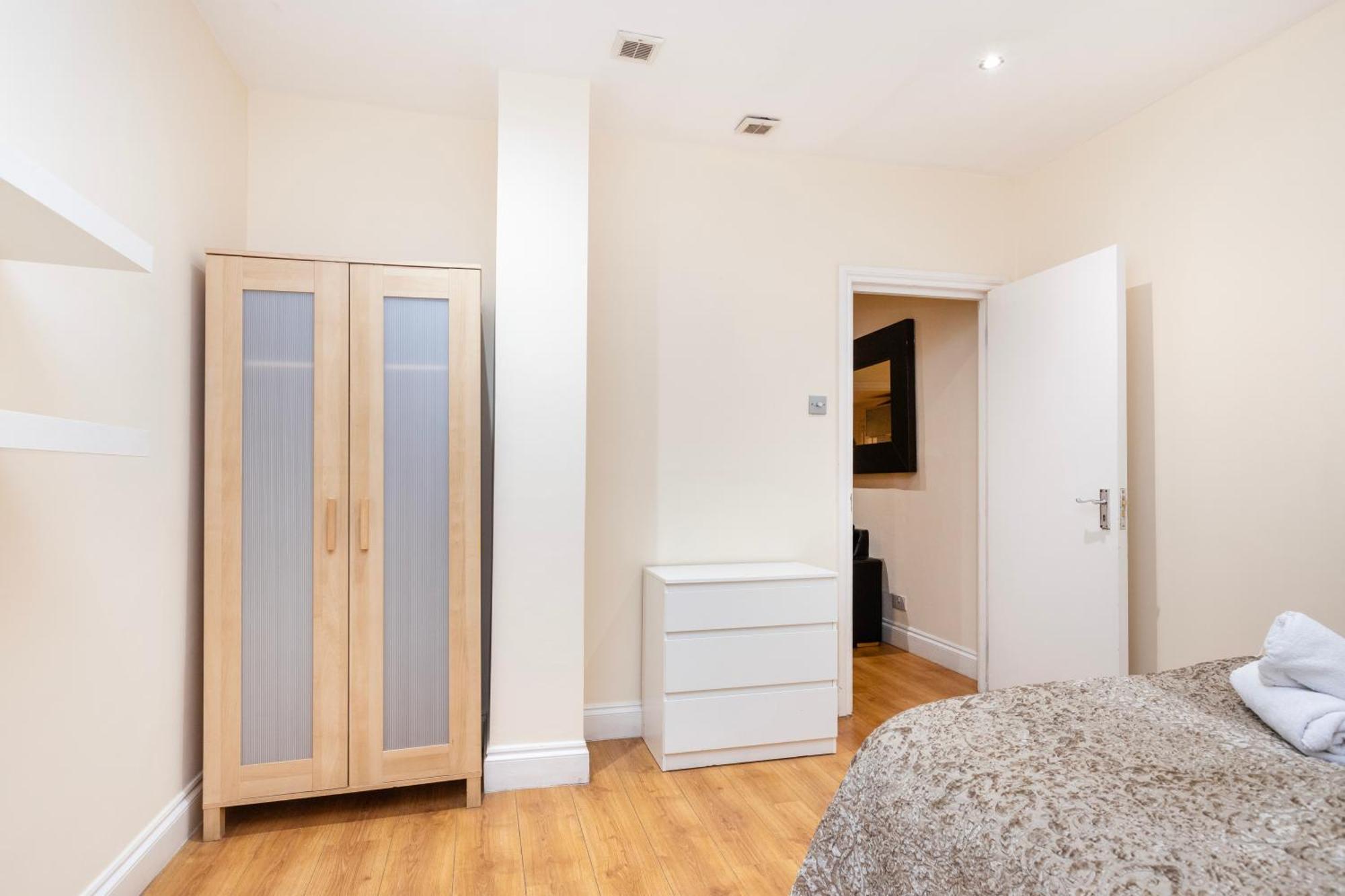 Hyde Park Rooms & Apartments Лондон Екстер'єр фото