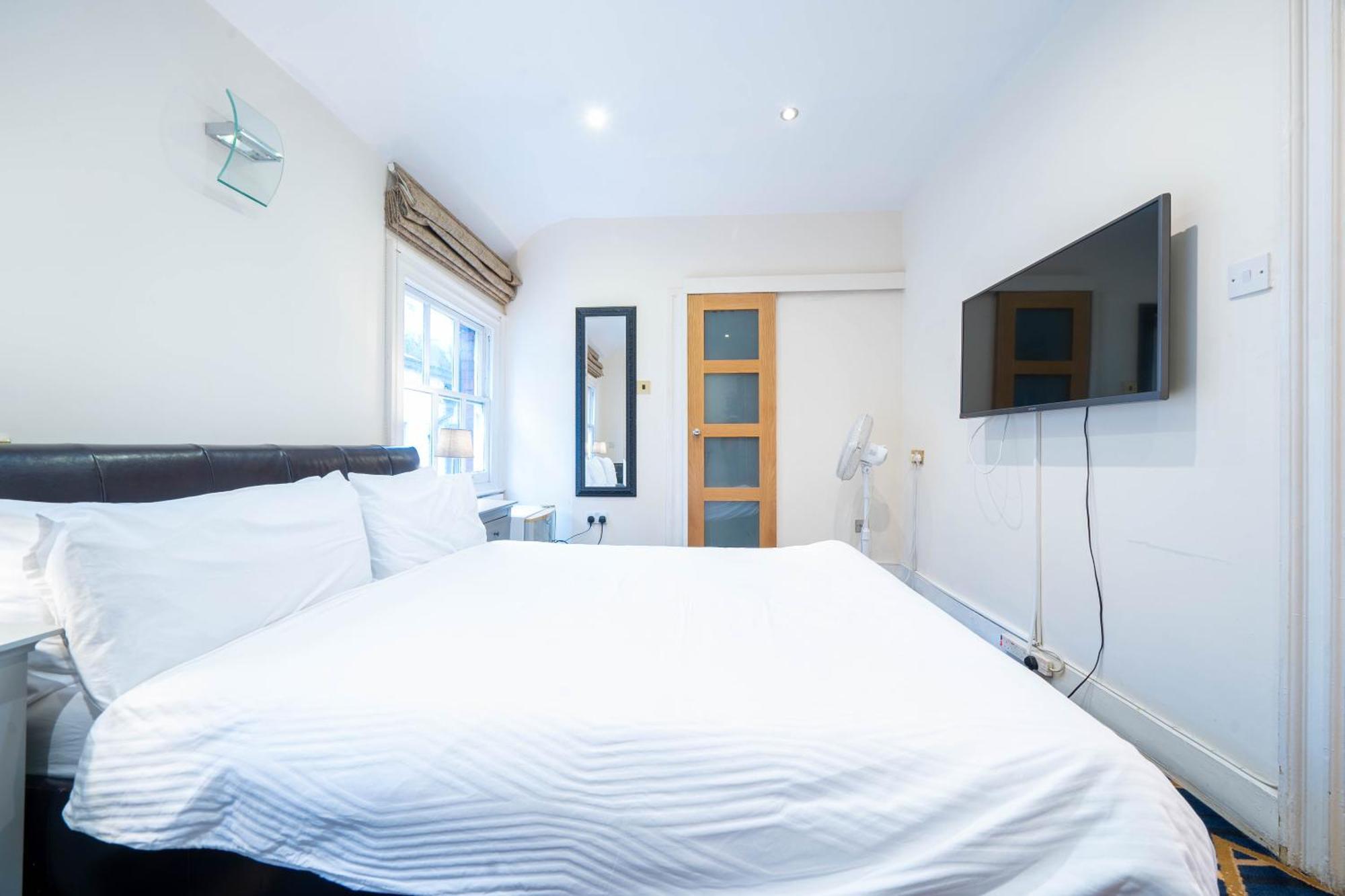 Hyde Park Rooms & Apartments Лондон Екстер'єр фото