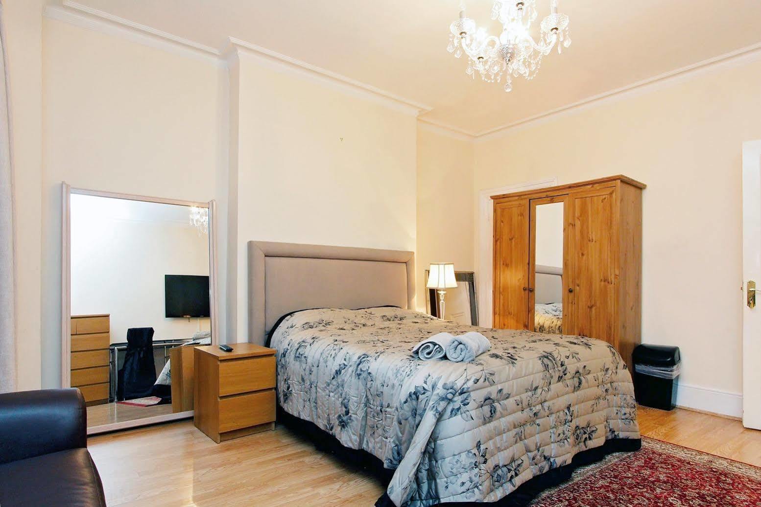 Hyde Park Rooms & Apartments Лондон Екстер'єр фото